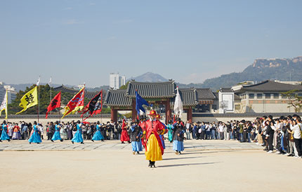 14. (At the third drumming) The duty soldiers leave.